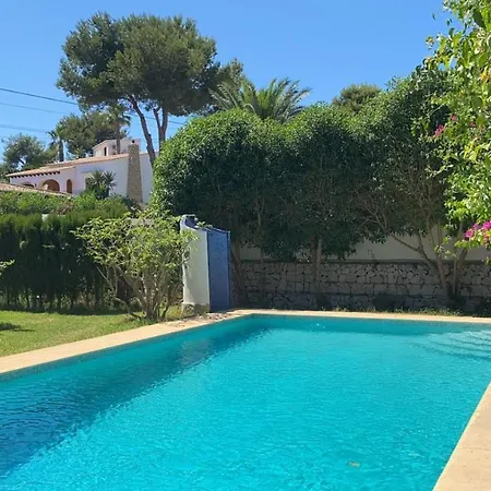 Beautiful With Pool, Barbecue, And Garden Villa *