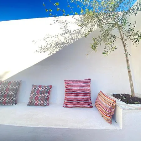Beautiful With Pool, Barbecue, And Garden *