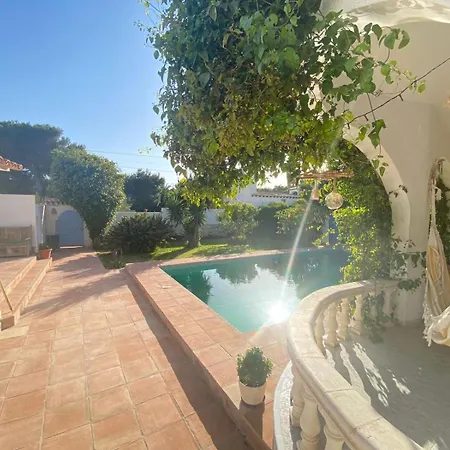 Beautiful With Pool, Barbecue, And Garden