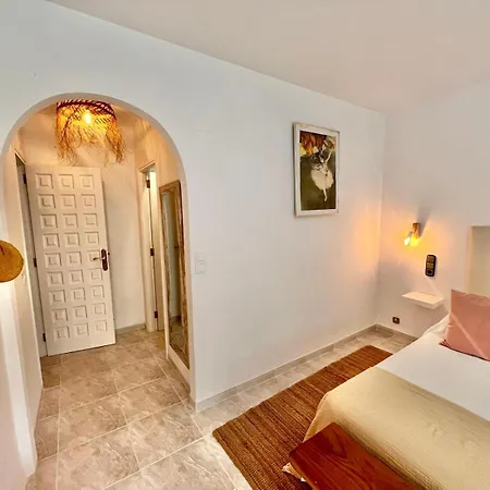 Vila Beautiful With Pool, Barbecue, And Garden *