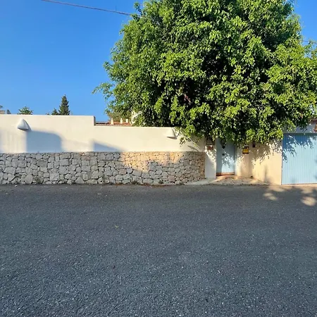 Beautiful With Pool, Barbecue, And Garden Vila
