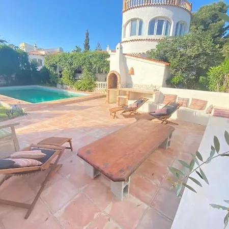 Beautiful With Pool, Barbecue, And Garden * Γιαβέα
