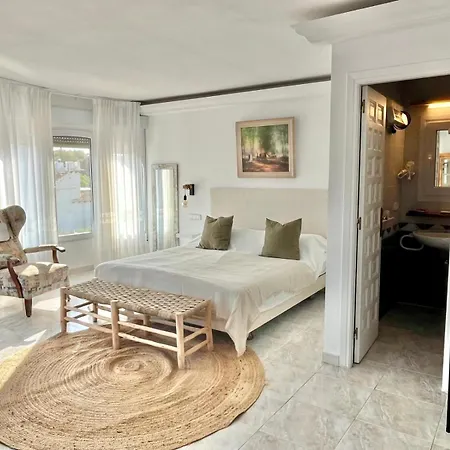 Beautiful With Pool, Barbecue, And Garden Villa *